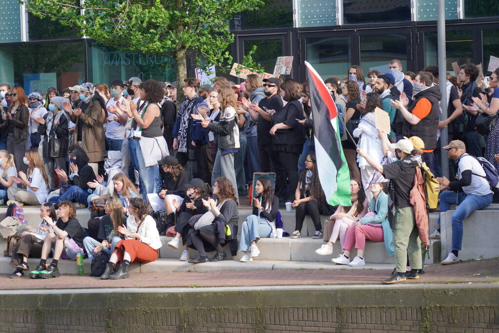 Honderden demonstranten verzamelen zich opnieuw