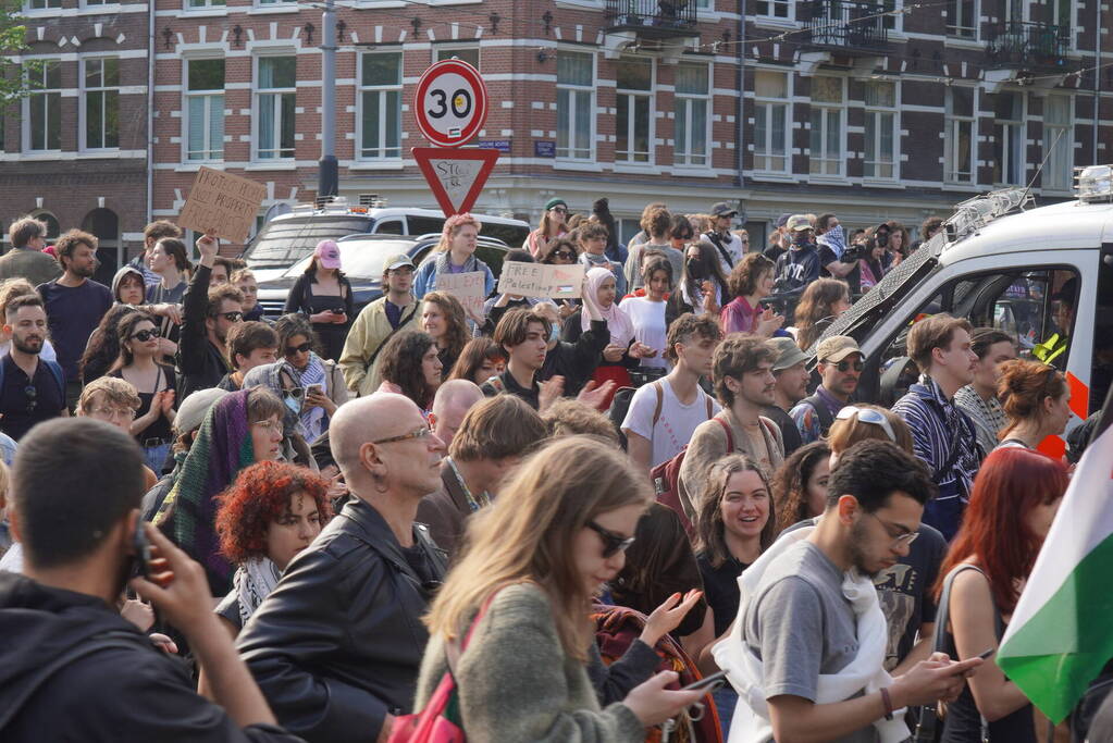 Honderden demonstranten verzamelen zich opnieuw