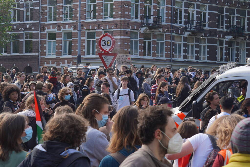 Honderden demonstranten verzamelen zich opnieuw