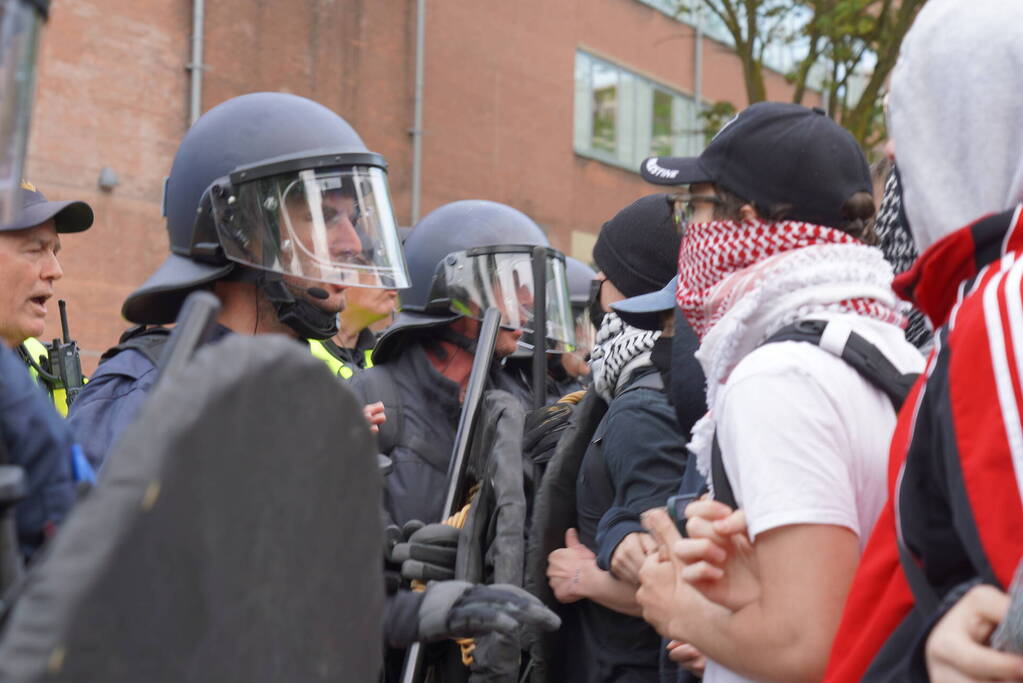 Honderden demonstranten verzamelen zich opnieuw