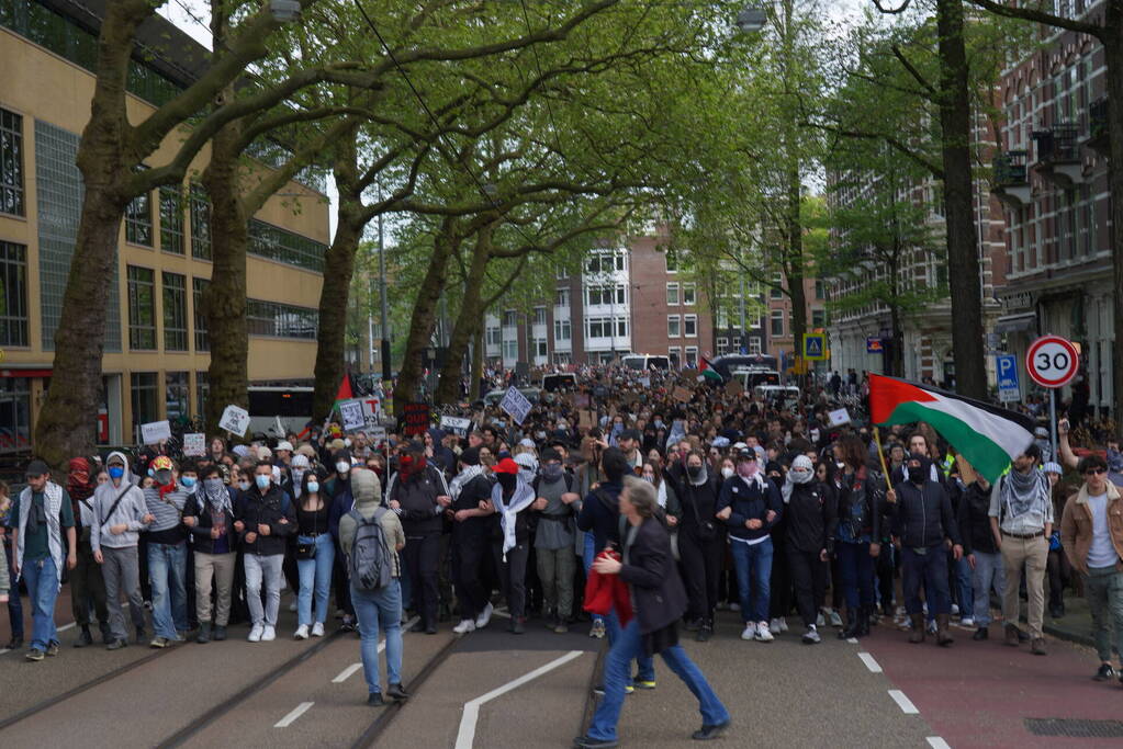 Honderden demonstranten verzamelen zich opnieuw