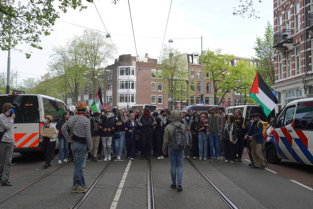 Honderden demonstranten verzamelen zich opnieuw