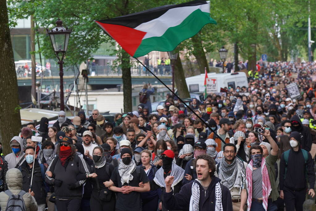 Honderden demonstranten verzamelen zich opnieuw