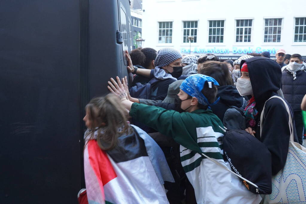 Honderden demonstranten verzamelen zich opnieuw