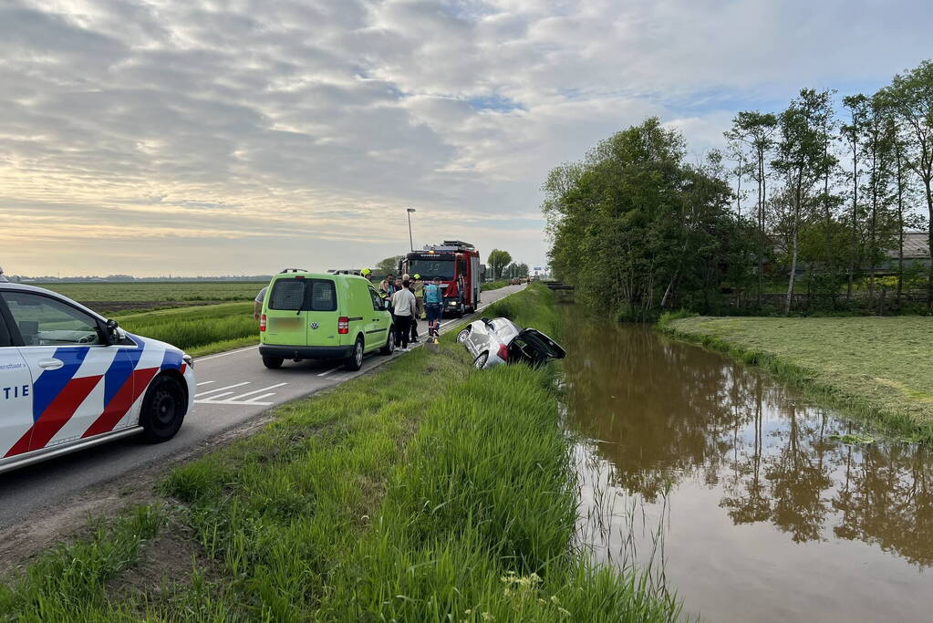 Auto raakt te water door technisch mankement