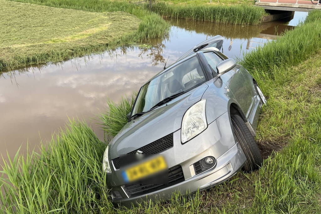 Auto raakt te water door technisch mankement