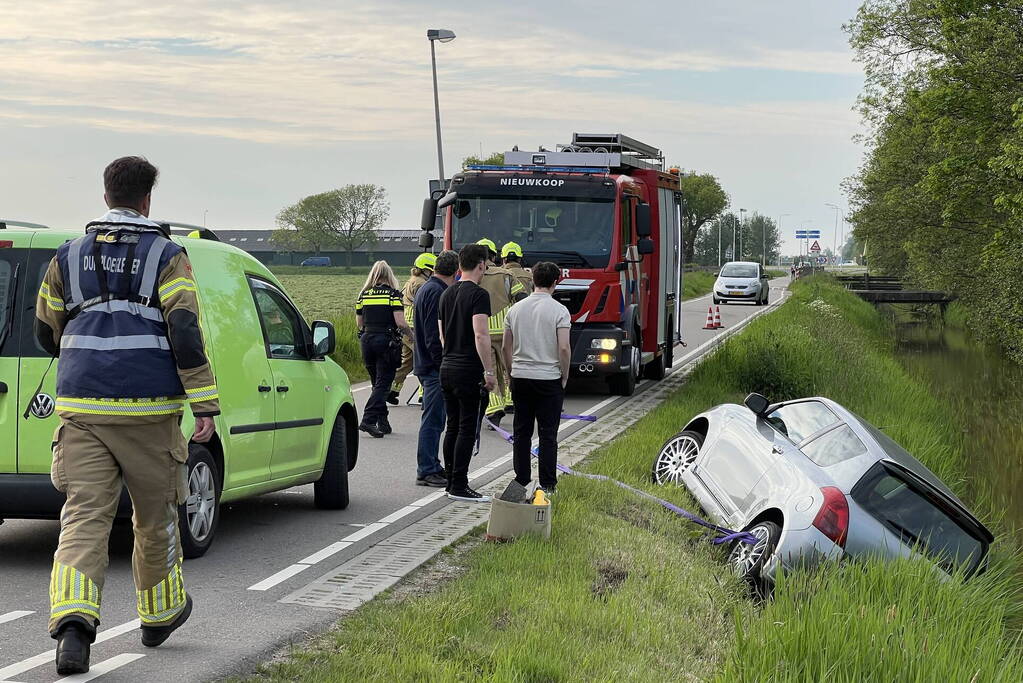 Auto raakt te water door technisch mankement