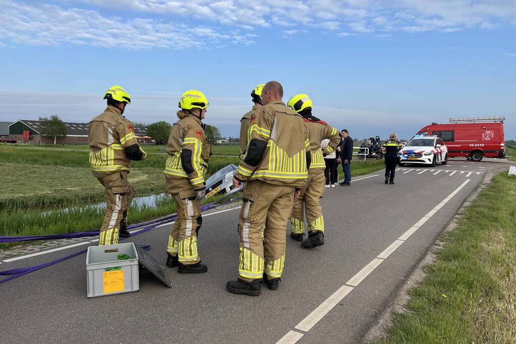 Auto raakt te water door technisch mankement