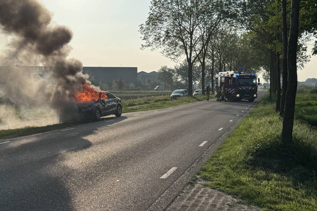 Auto verwoest door brand tijdens rit