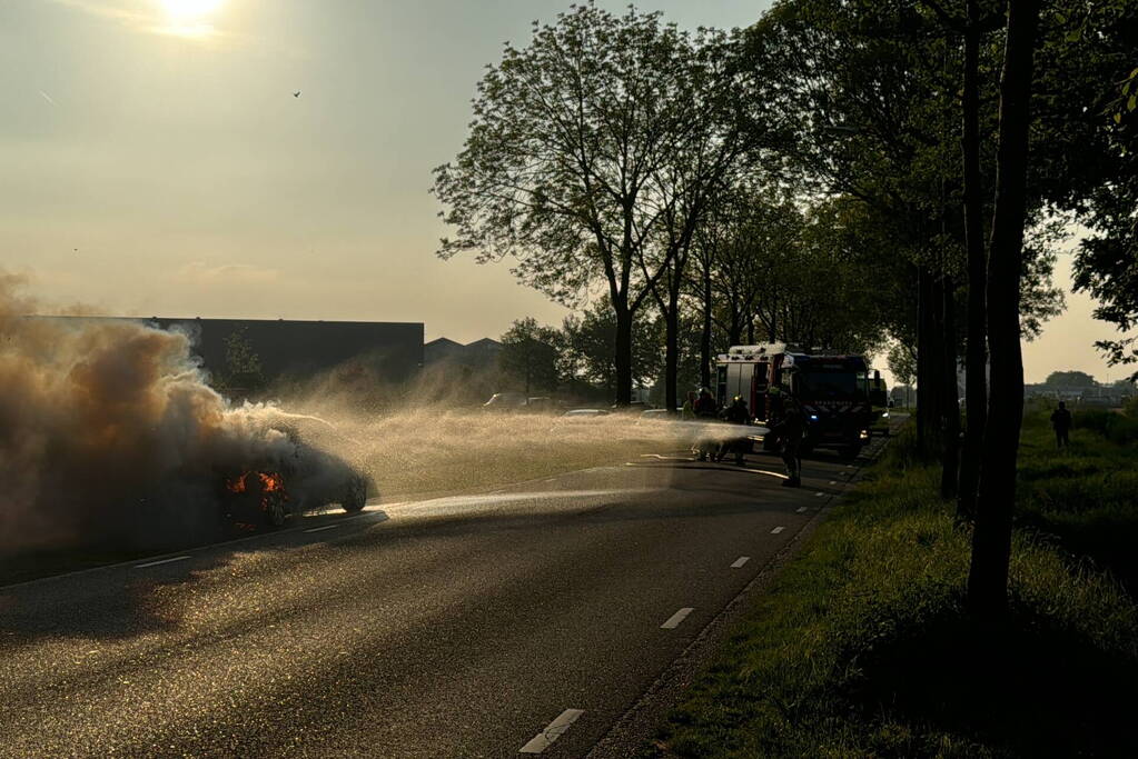 Auto verwoest door brand tijdens rit