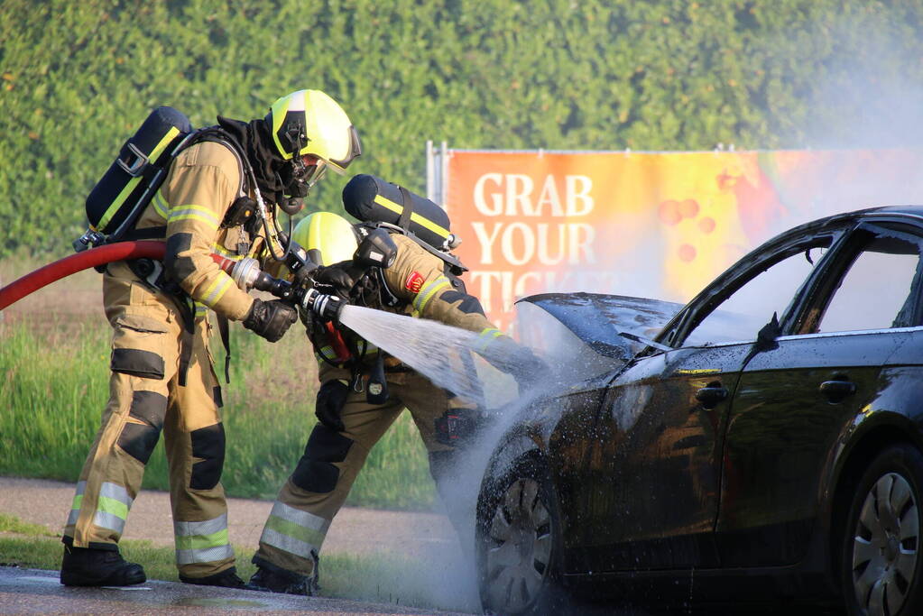 Auto verwoest door brand tijdens rit