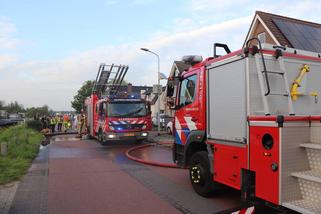 Autobrand slaat over naar buren