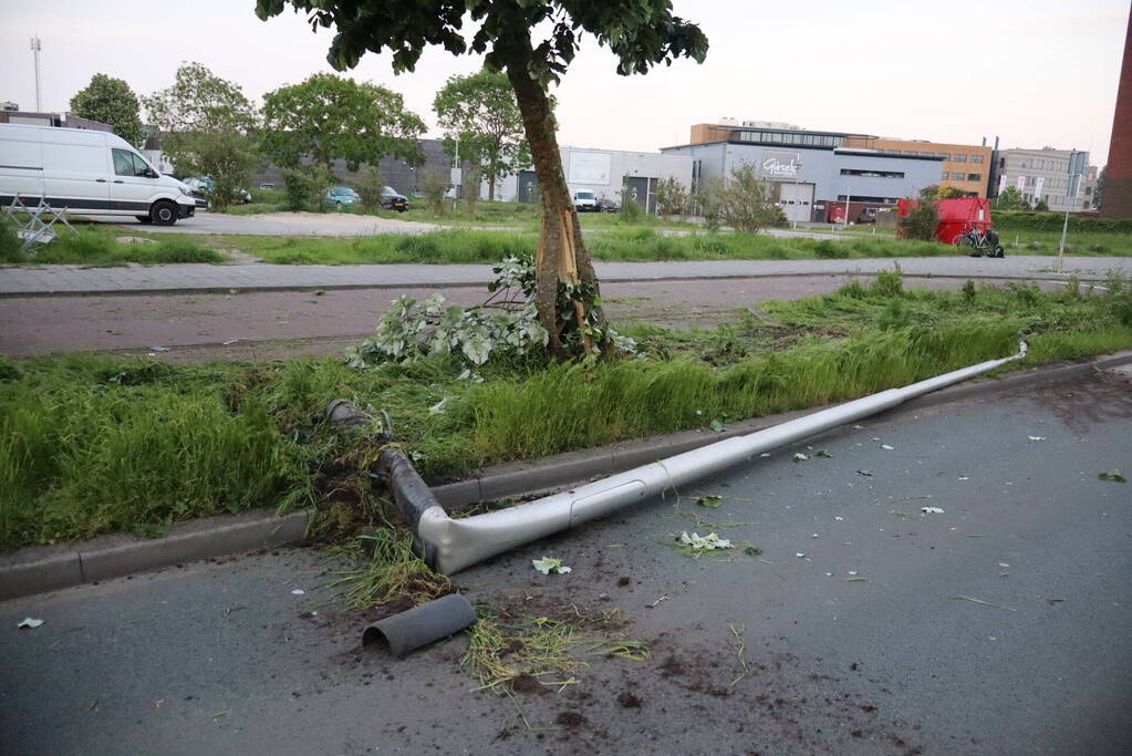 Grote ravage nadat auto crasht