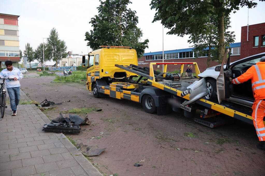 Grote ravage nadat auto crasht