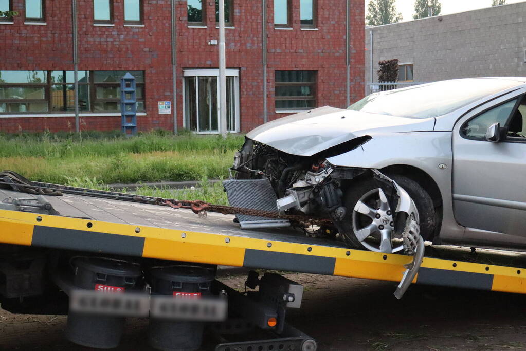 Grote ravage nadat auto crasht