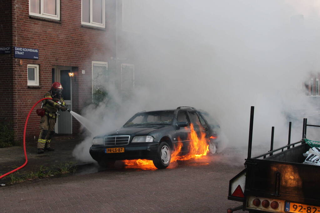 Personenauto gaat in vlammen op