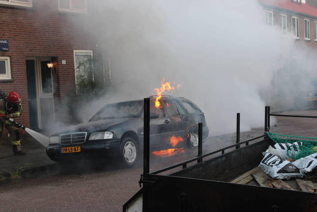 Personenauto gaat in vlammen op