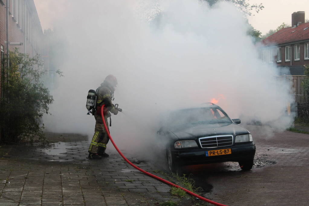 Personenauto gaat in vlammen op