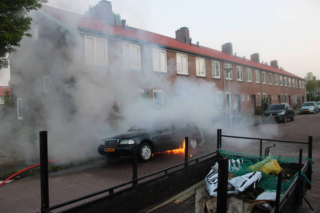 Personenauto gaat in vlammen op