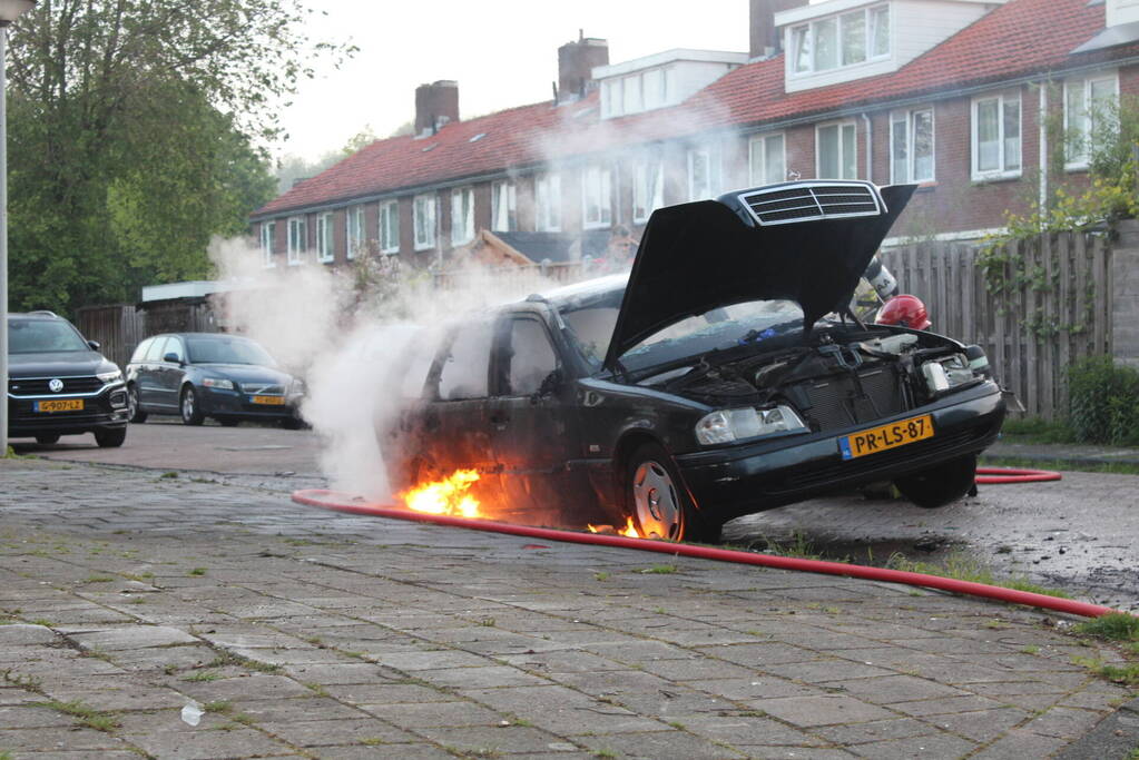 Personenauto gaat in vlammen op