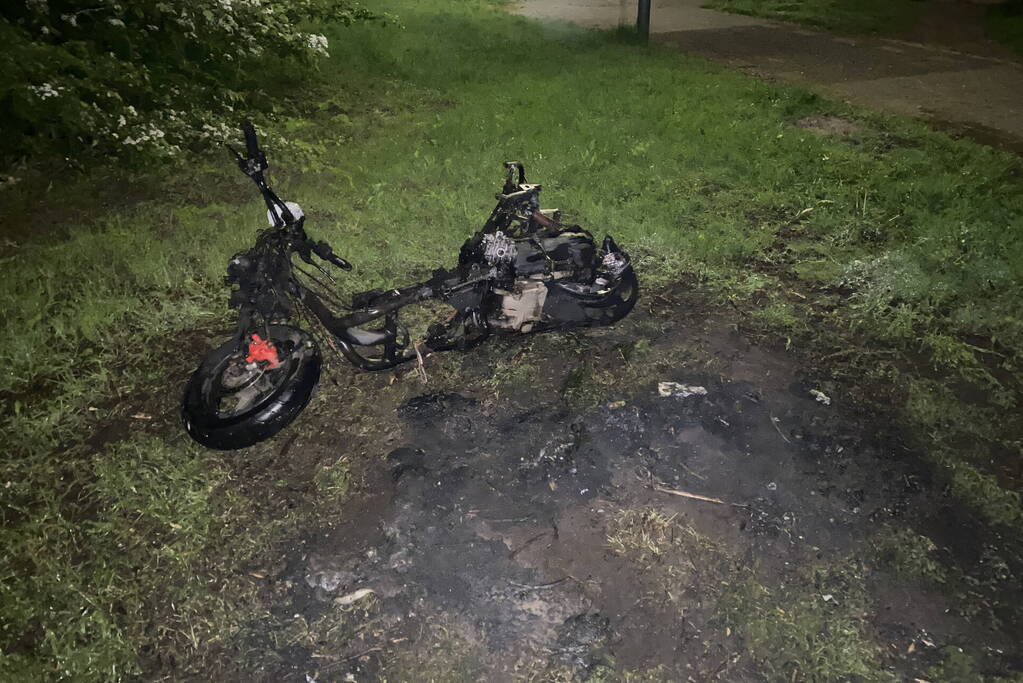 Scooter volledig uitgebrand