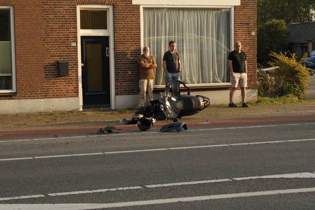 Scooterrijder gewond bij aanrijding met automobilist