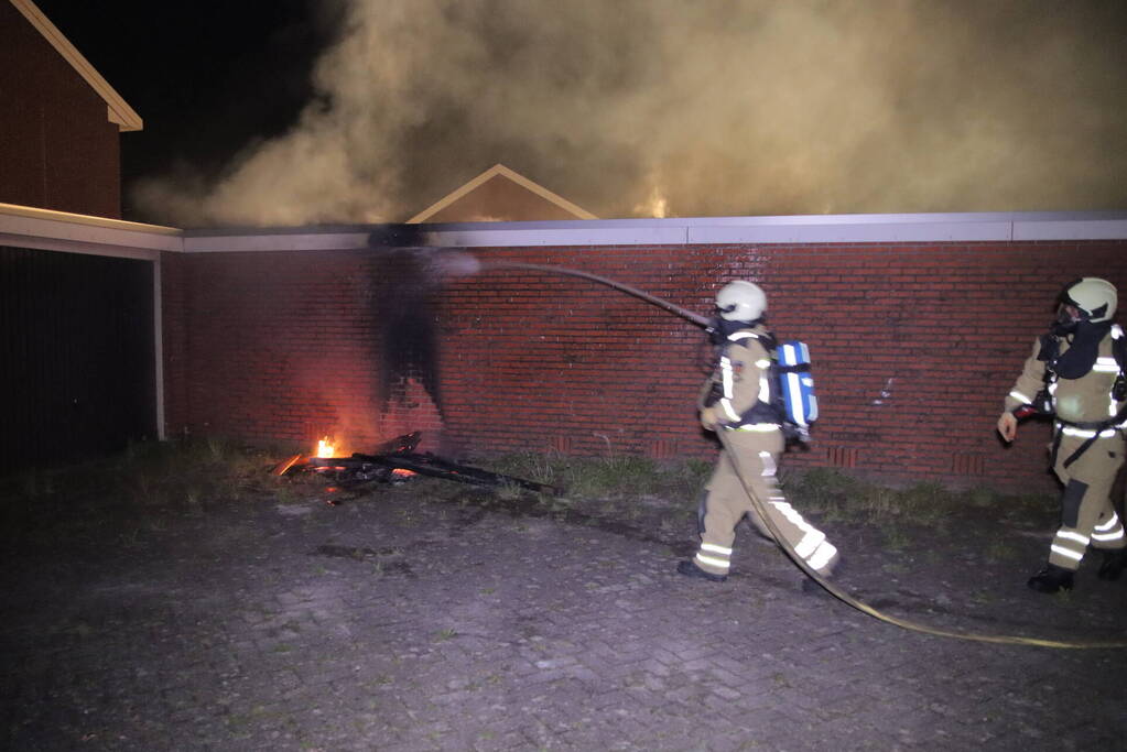 Garageboxen beschadigd door brandstichting