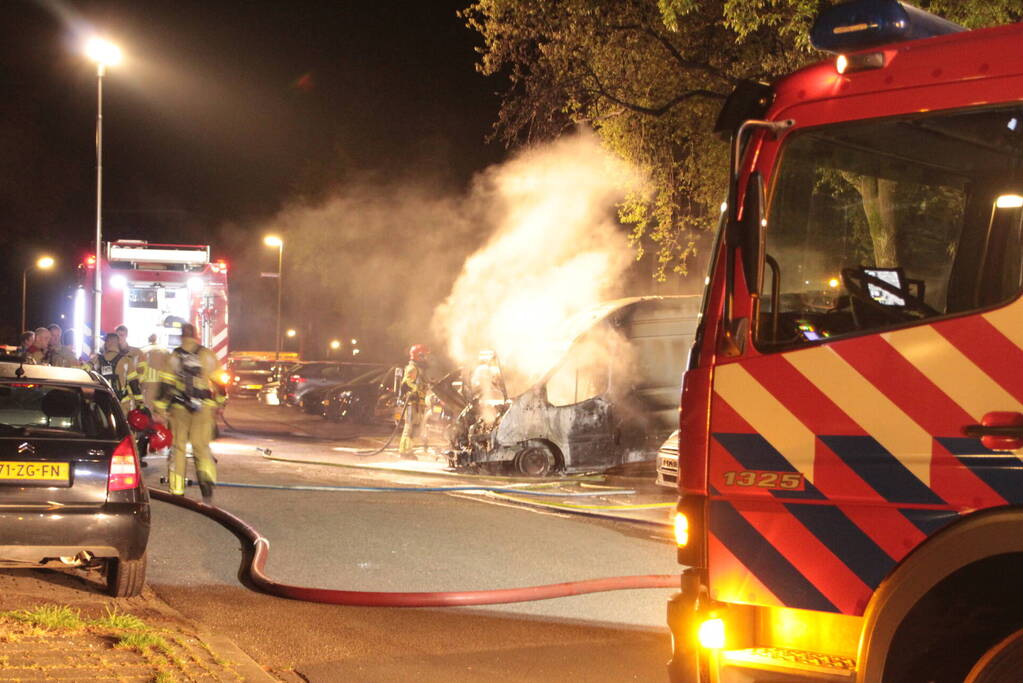 Meerdere voertuigen verwoest door brand