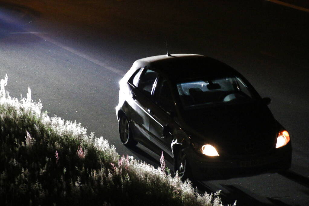 Vrouw vlucht na ongeval op snelweg