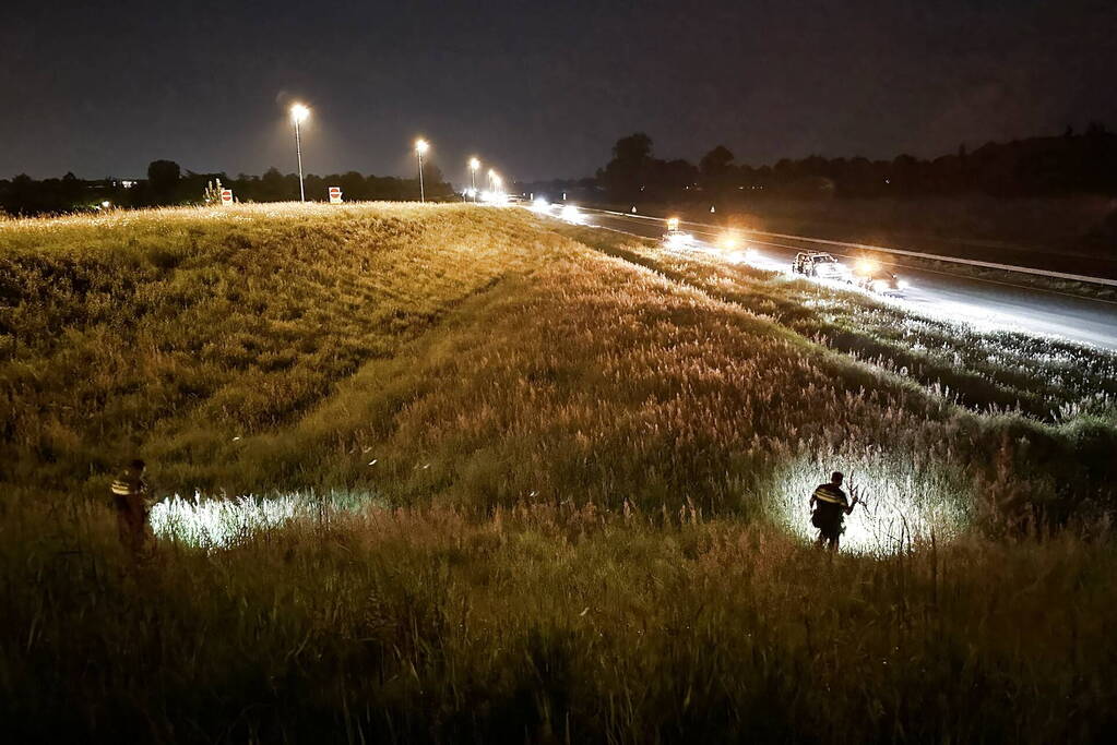 Vrouw vlucht na ongeval op snelweg