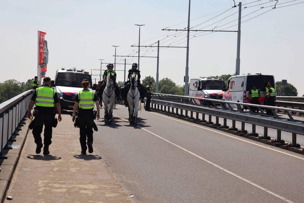 Grote politie-inzet tijdens Koranverbranding