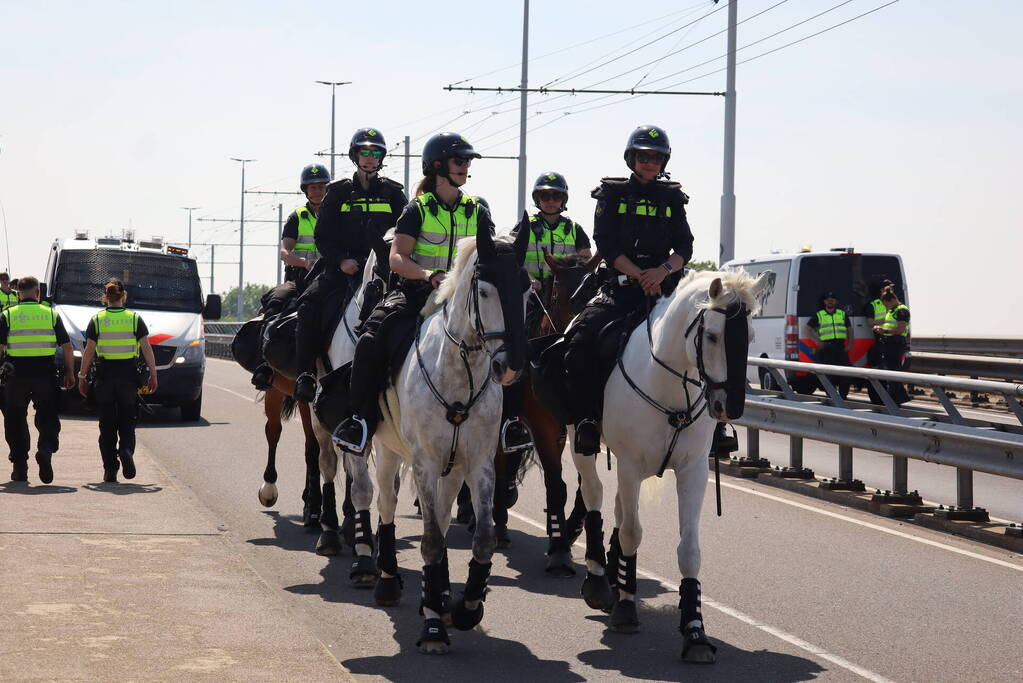 Grote politie-inzet tijdens Koranverbranding