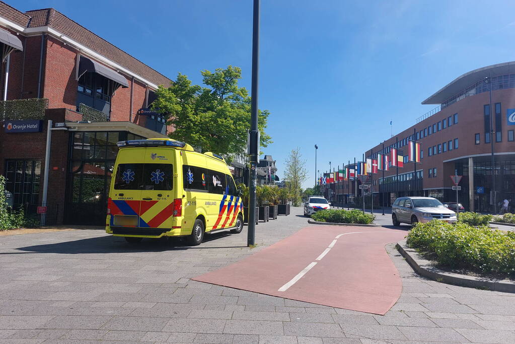 Automobilist en fietser botsen met elkaar