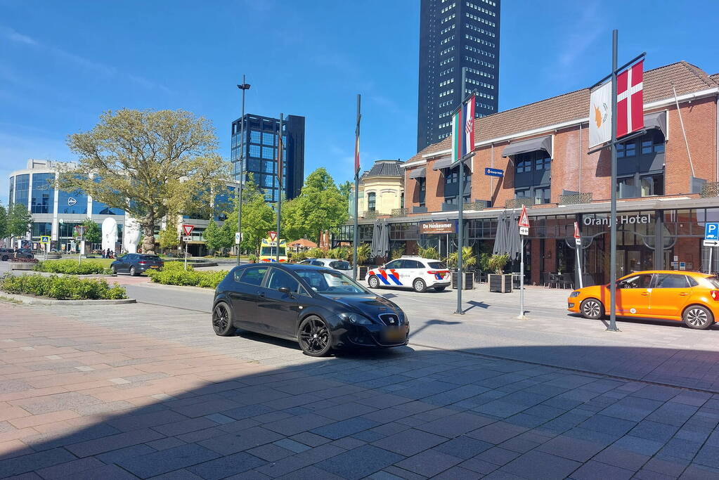 Automobilist en fietser botsen met elkaar