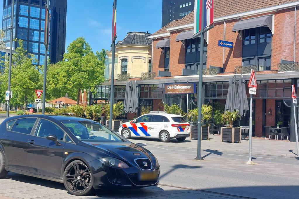 Automobilist en fietser botsen met elkaar