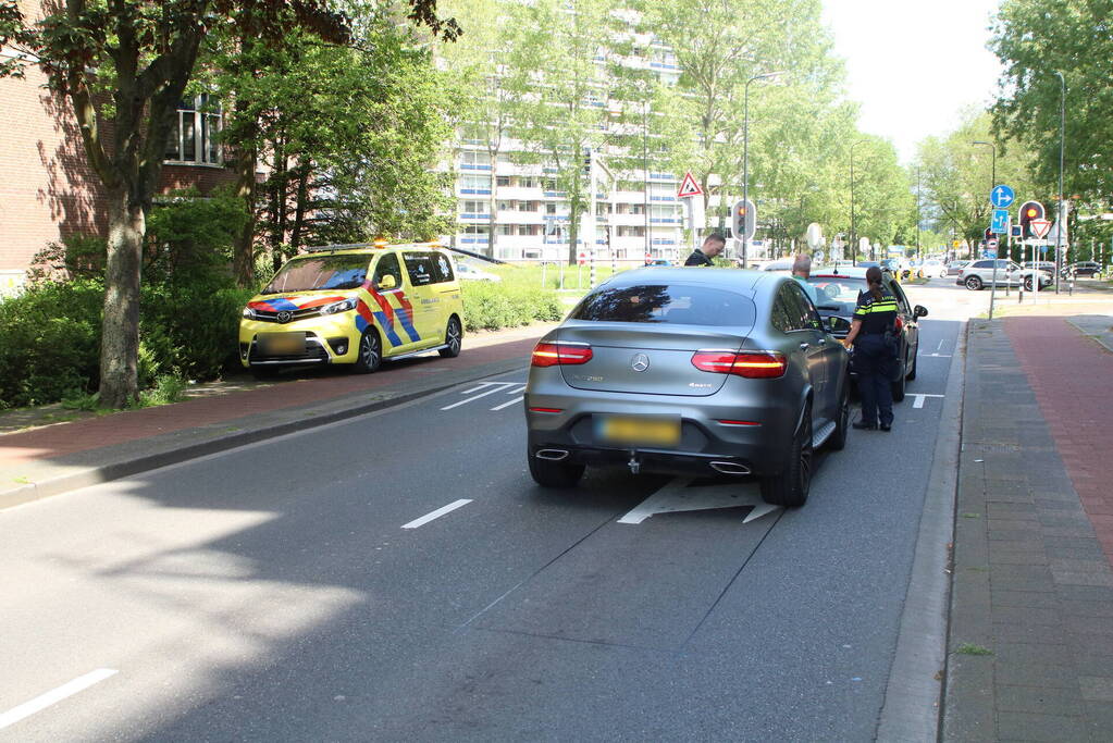 Bestuurder gewond na kop-staartbotsing