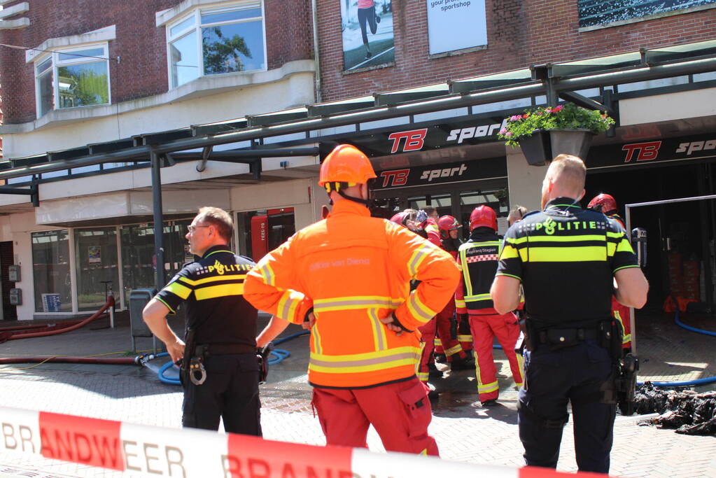 Flinke brand in sportwinkel