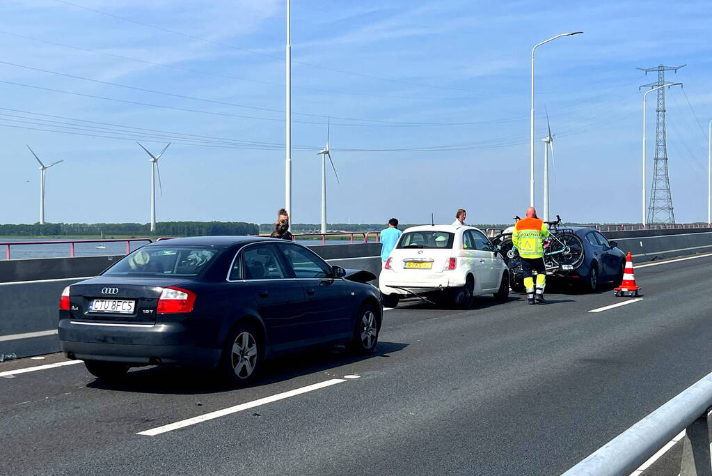 Kettingbotsing op Haringvlietbrug