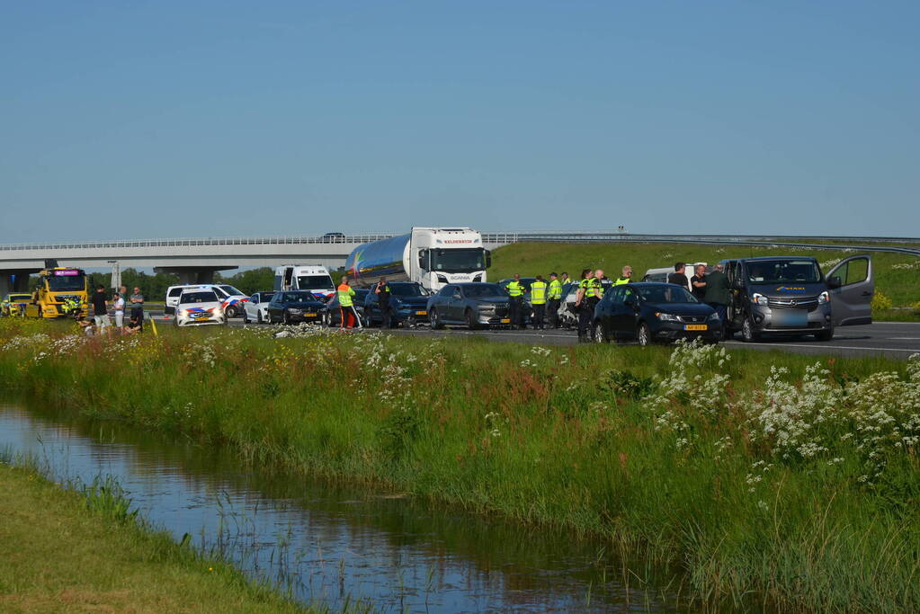 Meerdere voertuigen bij ernstig ongeval op snelweg