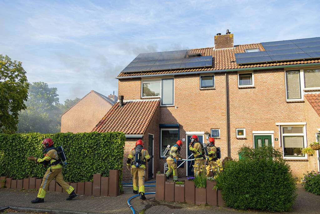 Kat uit woning gehaald na brand