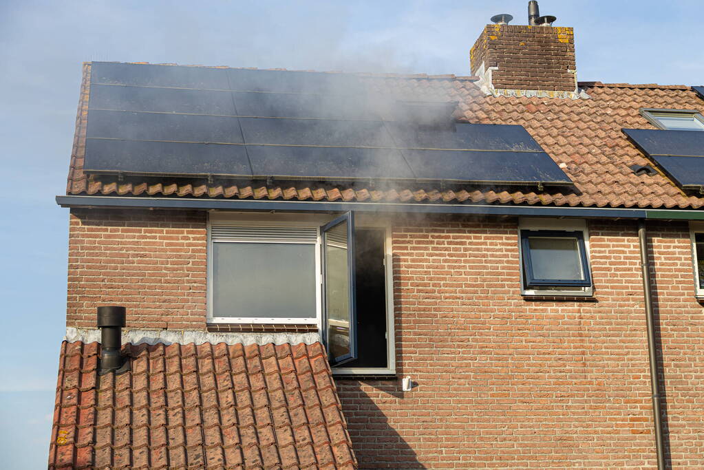 Kat uit woning gehaald na brand