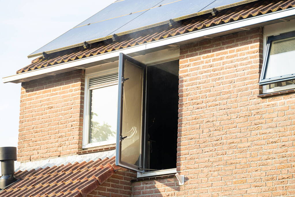 Kat uit woning gehaald na brand