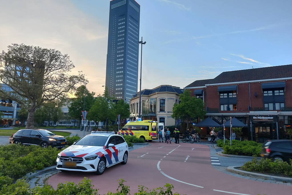 Voetganger en automobilist in botsing