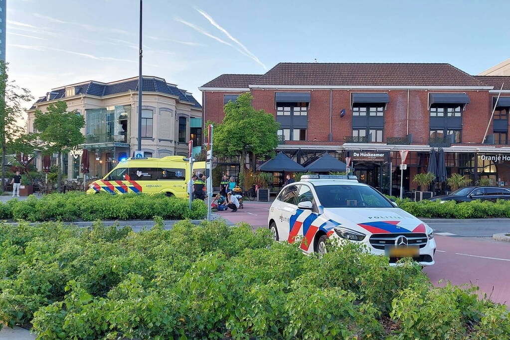 Voetganger en automobilist in botsing