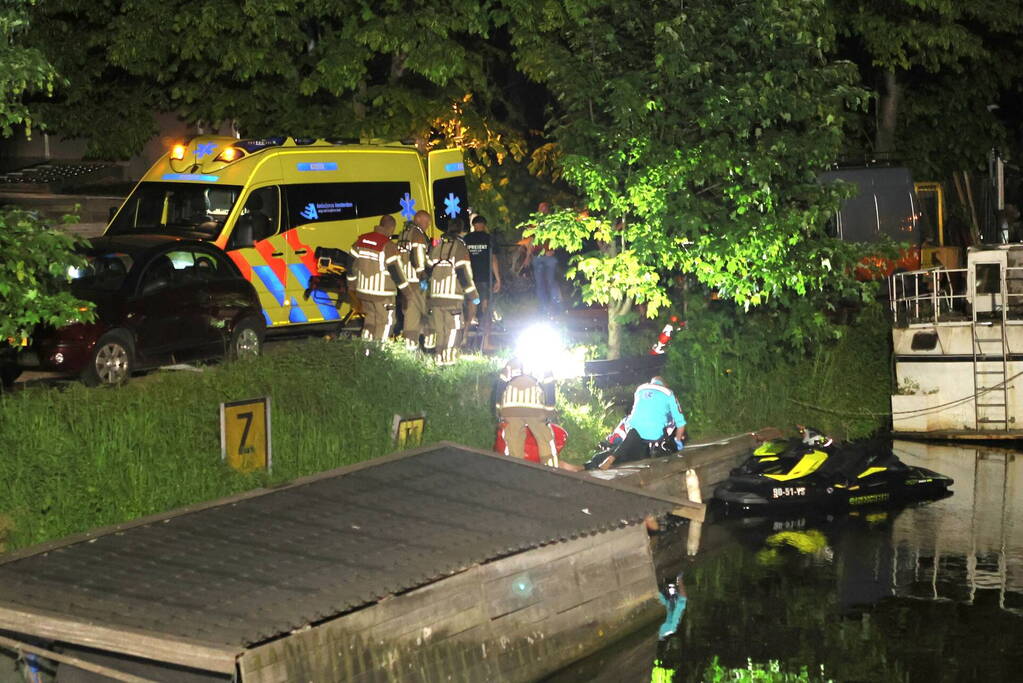 Opzittende waterscooter raakt zwaargewond