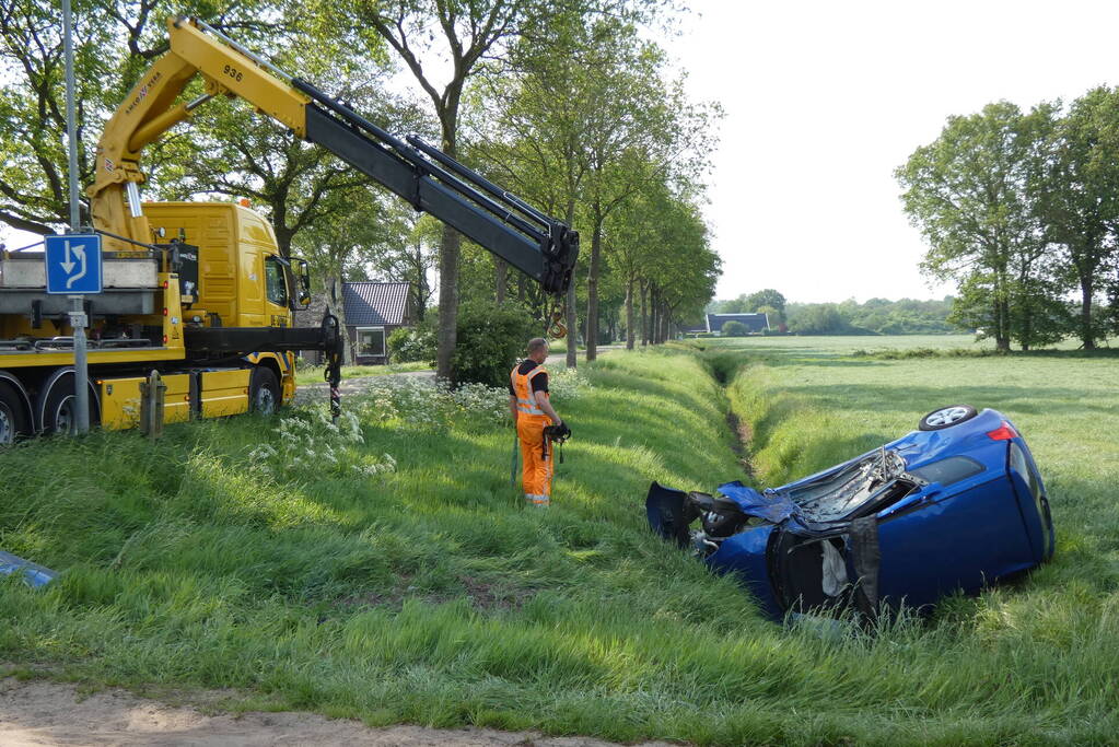 Automobilist gewond bij botsing met trekker