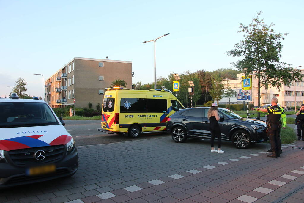 Fietser en automobilist botsen met elkaar