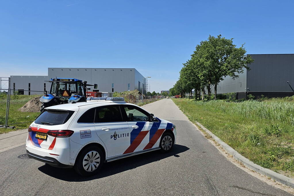 Zonnepanelen vliegen op dak in brand