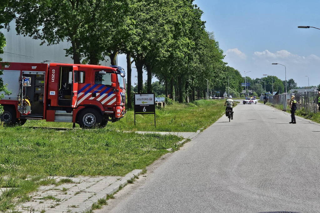 Zonnepanelen vliegen op dak in brand