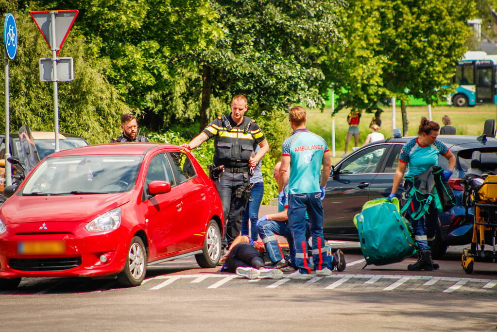 Scooterrijder gewond bij botsing met auto